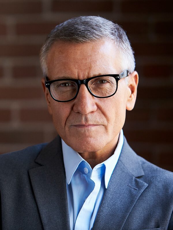 head-and-shoulders-portrait-of-mature-businessman-PXMKX9B-rbdxdpvjbmvyxec7p5trjv6mvz0zcp6kt3r5bxj0ao